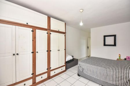 Casa à venda com 200m², 3 quartos e 3 vagasSuíte