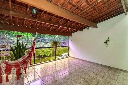 Varanda de casa à venda com 3 quartos, 200m² em Jardim Monte Kemel, São Paulo