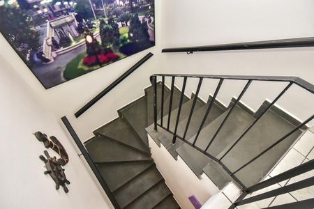 Casa à venda com 200m², 3 quartos e 3 vagasEscada