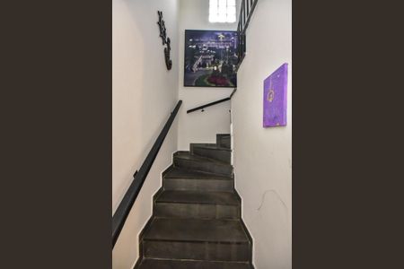 Casa à venda com 200m², 3 quartos e 3 vagasEscada