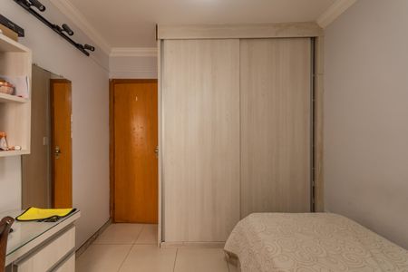 Apartamento à venda com 172m², 3 quartos e 1 vaga Apartamento à venda com 172m², 3 quartos e 1 vagaQuarto 2