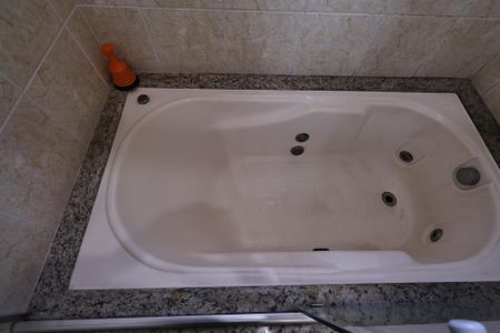 Casa à venda com 360m², 4 quartos e 5 vagasBanheiro suíte 2