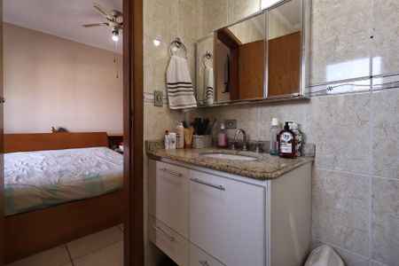 Casa à venda com 360m², 4 quartos e 5 vagasBanheiro suíte 2