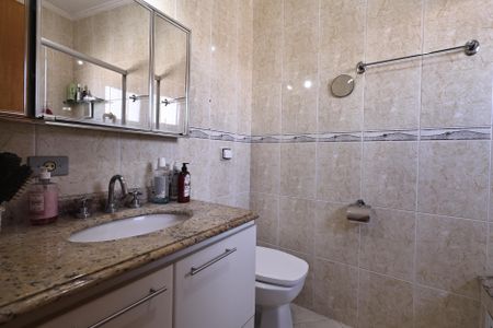 Casa à venda com 360m², 4 quartos e 5 vagasBanheiro suíte 2