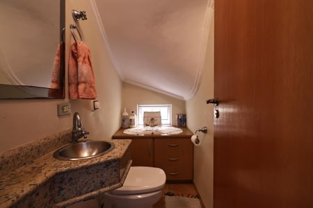 Casa à venda com 360m², 4 quartos e 5 vagasLavabo 