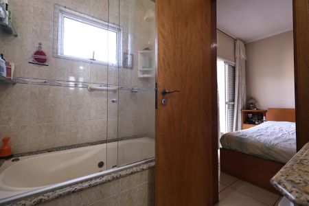 Casa à venda com 360m², 4 quartos e 5 vagasBanheiro suíte 2