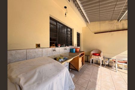 Casa à venda com 360m², 4 quartos e 5 vagasLavanderia 2