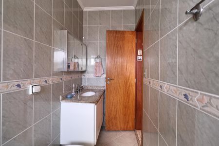 Casa à venda com 360m², 4 quartos e 5 vagasBanheiro suíte 1