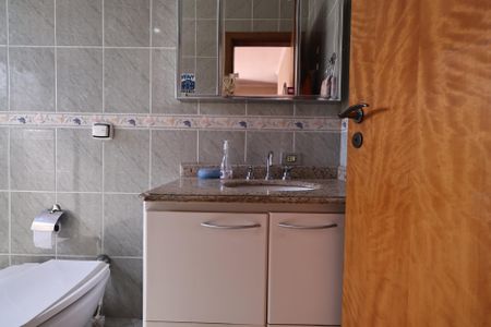 Casa à venda com 360m², 4 quartos e 5 vagasBanheiro suíte 1