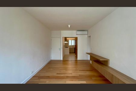 Sala de apartamento à venda com 2 quartos, 96m² em Cerqueira César, São Paulo