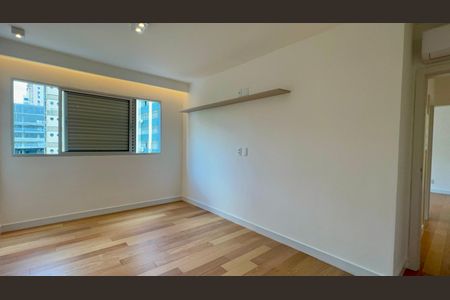 Apartamento à venda com 96m², 2 quartos e 1 vagaBanheiro da Suíte