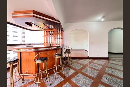 Apartamento à venda com 242m², 3 quartos e 3 vagas Apartamento à venda com 242m², 3 quartos e 3 vagasSala