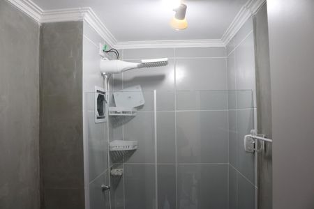 Banheiro de kitnet/studio para alugar com 1 quarto, 25m² em Barra Funda, São Paulo