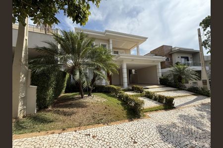 Casa de condomínio à venda com 258m², 4 quartos e 4 vagas