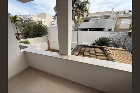 Casa de condomínio à venda com 258m², 4 quartos e 4 vagas