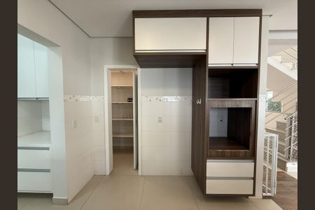 Casa de condomínio à venda com 258m², 4 quartos e 4 vagas
