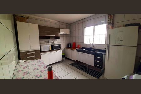 Casa à venda com 140m², 6 quartos e 2 vagas Casa à venda com 140m², 6 quartos e 2 vagasCasa 1 - Cozinha