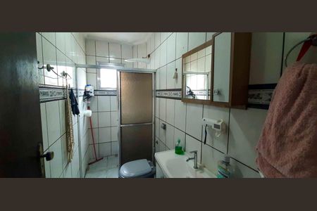 Casa à venda com 140m², 6 quartos e 2 vagas Casa à venda com 140m², 6 quartos e 2 vagasCasa 1 - Banheiro Social