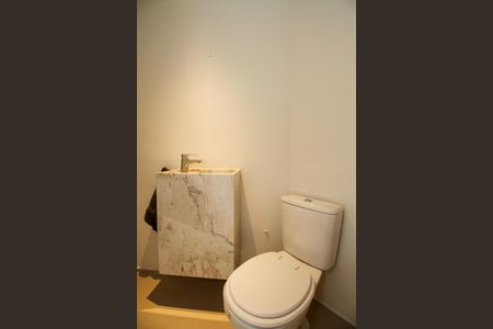 Lavabo de apartamento para alugar com 1 quarto, 75m² em Pinheiros, São Paulo