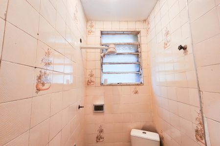 Apartamento à venda com 77m², 2 quartos e 1 vaga Apartamento à venda com 77m², 2 quartos e 1 vagaBanheiro de Serviço