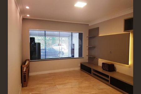 Casa à venda com 4 quartos, 400m² em Parque Maria Domitila, São Paulo