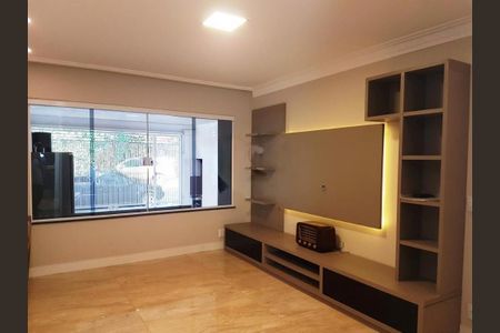 Casa à venda com 4 quartos, 400m² em Parque Maria Domitila, São Paulo