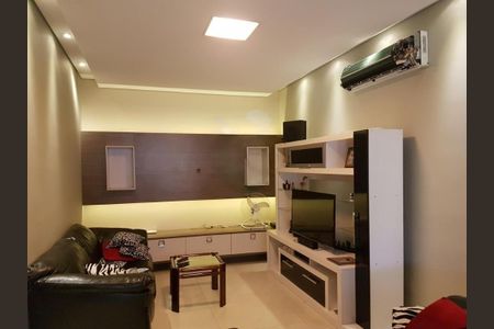 Casa à venda com 4 quartos, 400m² em Parque Maria Domitila, São Paulo