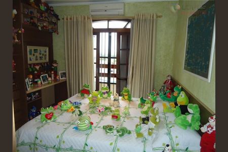 Casa à venda com 3 quartos, 180m² em Vila Mangalot, São Paulo