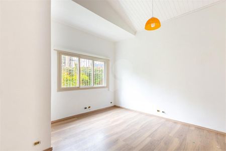 Casa à venda com 10 quartos, 330m² em Jardim das Acacias, São Paulo