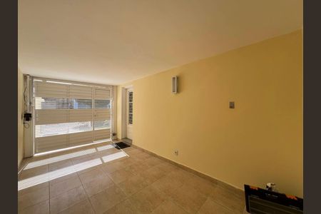 Casa à venda com 2 quartos, 181m² em Jardim Londrina, São Paulo