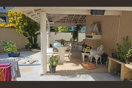 Casa à venda com 151m², 3 quartos e 2 vagas