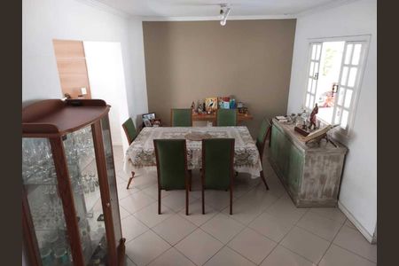 Casa à venda com 151m², 3 quartos e 2 vagas