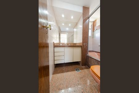 Apartamento à venda com 180m², 4 quartos e 3 vagasBanheiro suíte