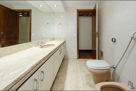 Apartamento à venda com 180m², 4 quartos e 3 vagasBanheiro social