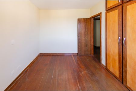 Apartamento à venda com 180m², 4 quartos e 3 vagasQuarto 2