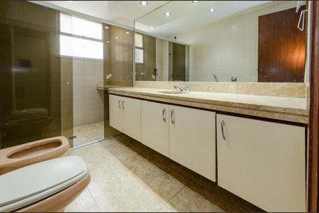 Apartamento à venda com 180m², 4 quartos e 3 vagasBanheiro social