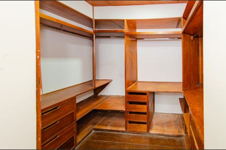 Apartamento à venda com 180m², 4 quartos e 3 vagasCloset suíte