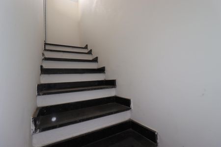 Apartamento à venda com 37m², 2 quartos e 1 vagaEscada