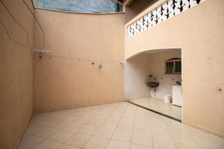 Casa para alugar com 400m², 4 quartos e 1 vaga Casa para alugar com 400m², 4 quartos e 1 vagaQuintal