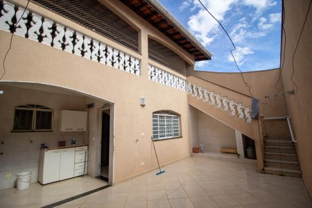 Casa para alugar com 400m², 4 quartos e 1 vaga Casa para alugar com 400m², 4 quartos e 1 vagaQuintal