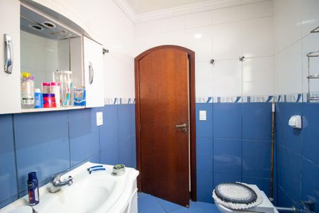 Casa para alugar com 400m², 4 quartos e 1 vaga Casa para alugar com 400m², 4 quartos e 1 vagaBanheiro Social