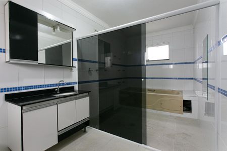 Casa para alugar com 650m², 3 quartos e 3 vagas Casa para alugar com 650m², 3 quartos e 3 vagasBanheiro da Suíte 1