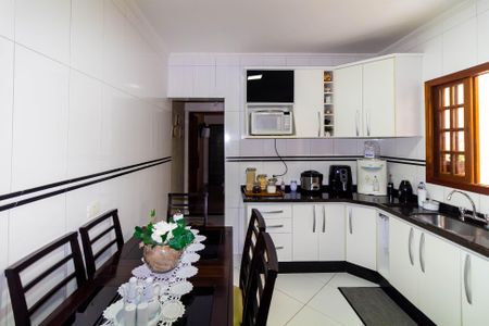 Casa à venda com 120m², 2 quartos e 2 vagas Casa à venda com 120m², 2 quartos e 2 vagasCozinha