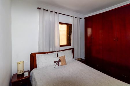 Casa à venda com 120m², 2 quartos e 2 vagas Casa à venda com 120m², 2 quartos e 2 vagasQuarto 2 - Suíte