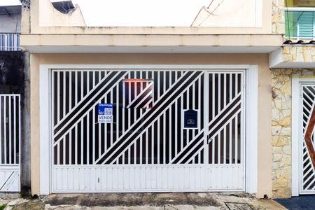 Casa à venda com 120m², 2 quartos e 2 vagas Casa à venda com 120m², 2 quartos e 2 vagasFachada