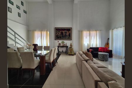 Casa de condomínio para alugar com 400m², 3 quartos e 3 vagasSala 