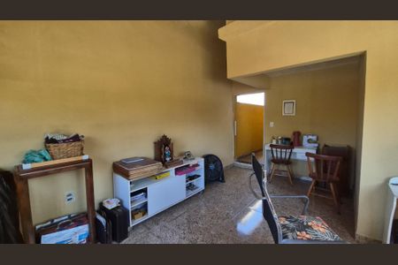 Casa de condomínio para alugar com 400m², 3 quartos e 3 vagasEscritório 