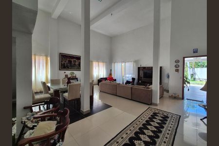 Casa de condomínio para alugar com 400m², 3 quartos e 3 vagasSala