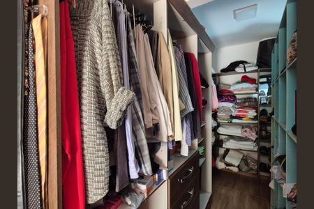 Casa de condomínio para alugar com 400m², 3 quartos e 3 vagasCloset 