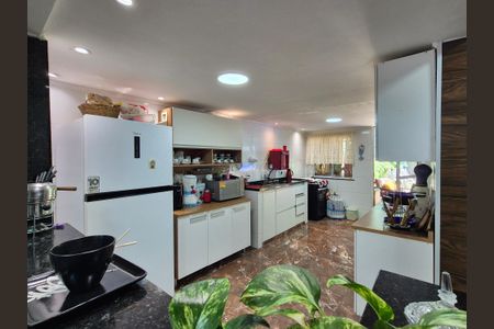 Casa de condomínio para alugar com 400m², 3 quartos e 3 vagasCozinha 